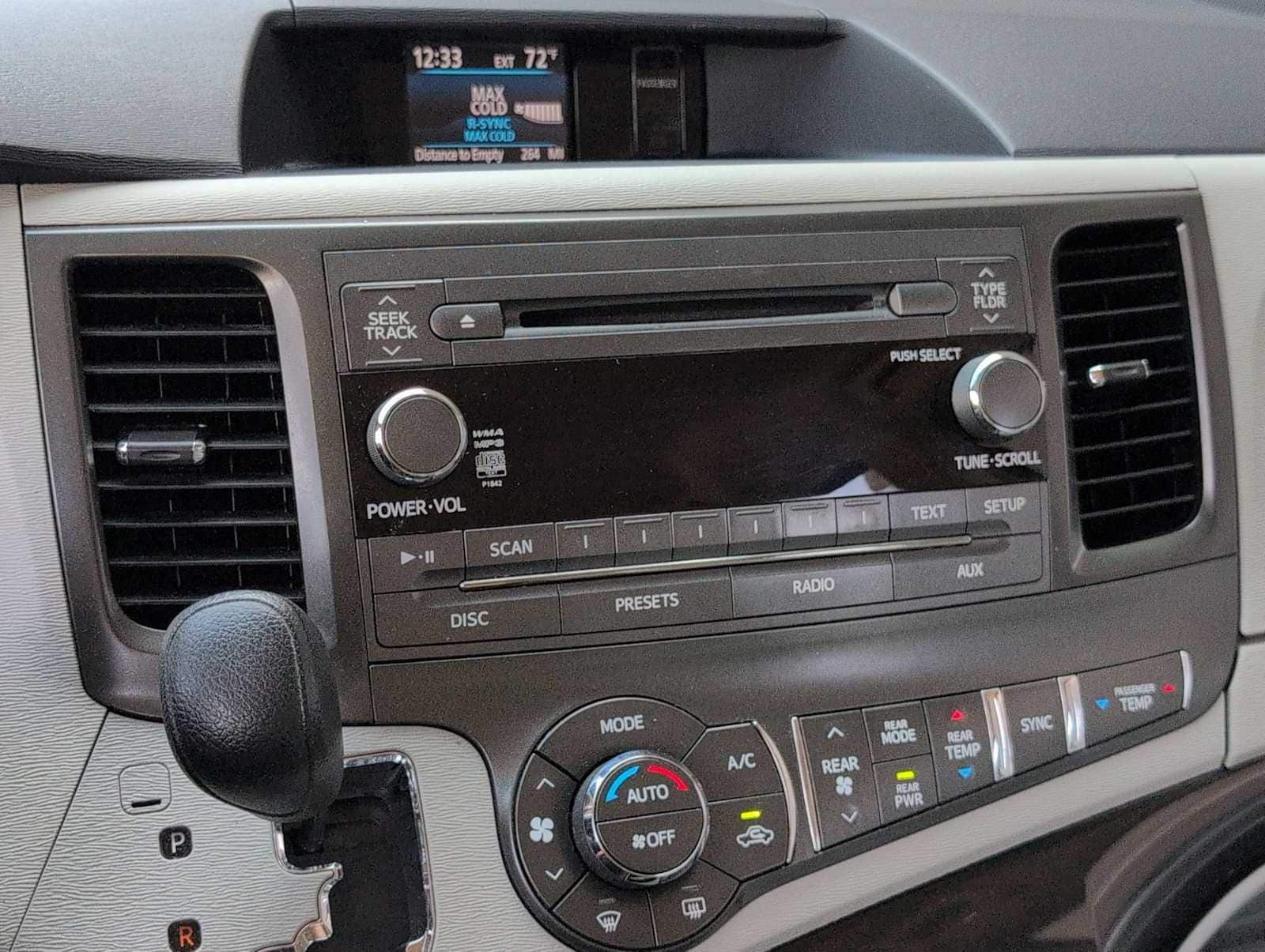 Thumbnail: 2014 Toyota Sienna - 26