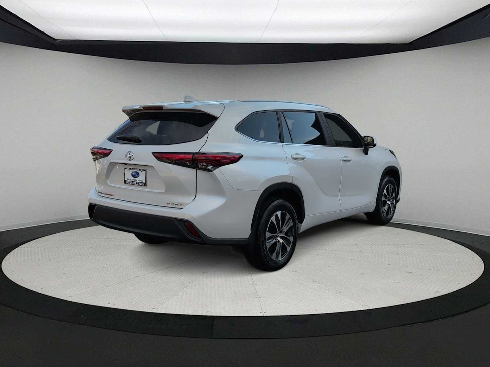 Thumbnail: 2023 Toyota Highlander - 8