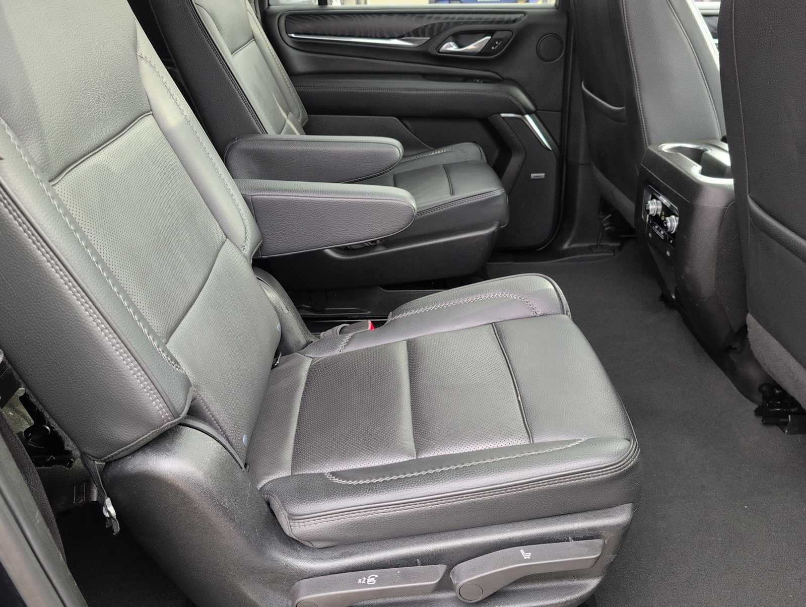 Thumbnail: 2024 GMC Yukon XL - 22