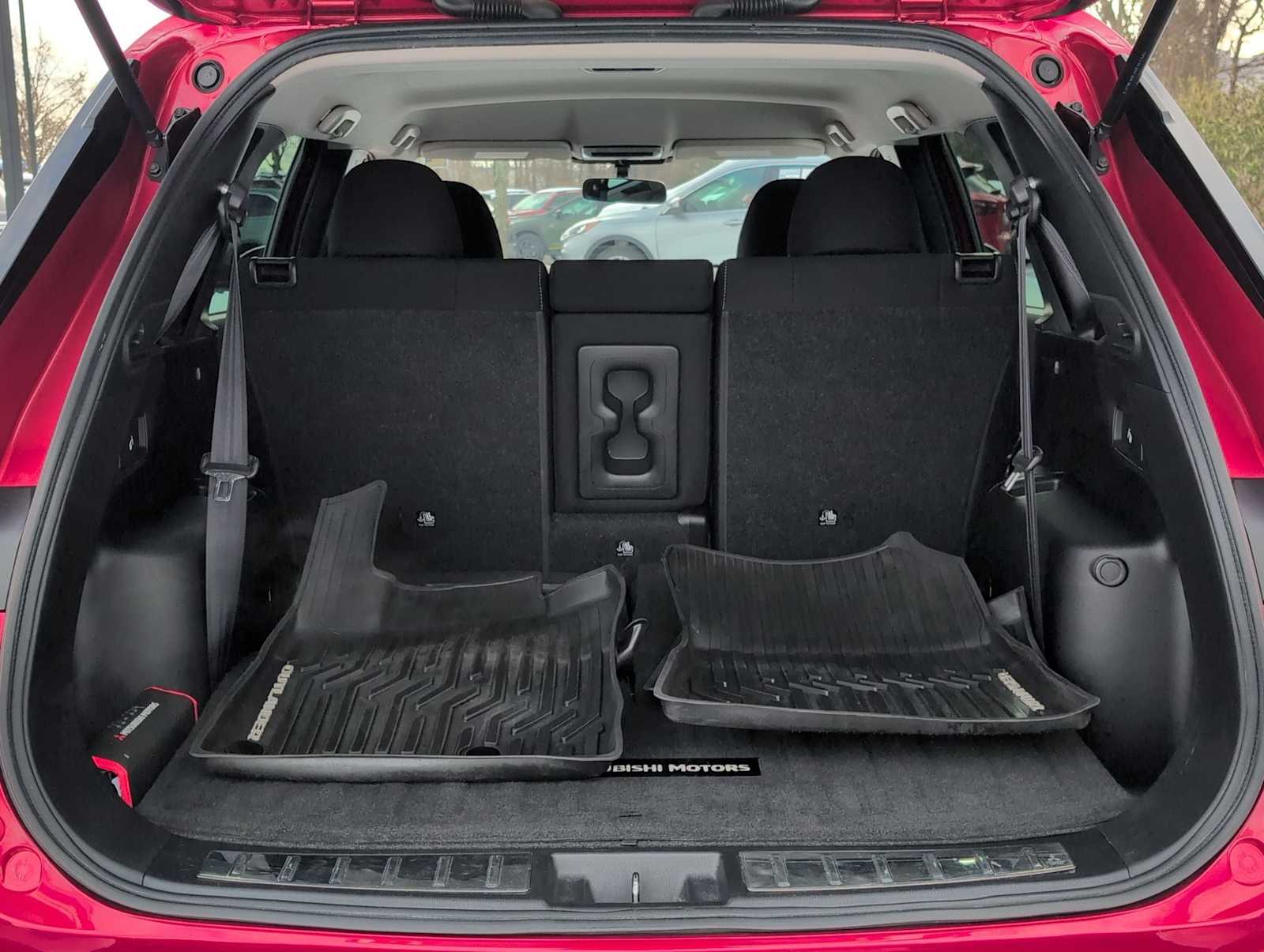 Thumbnail: 2022 Mitsubishi Outlander - 32