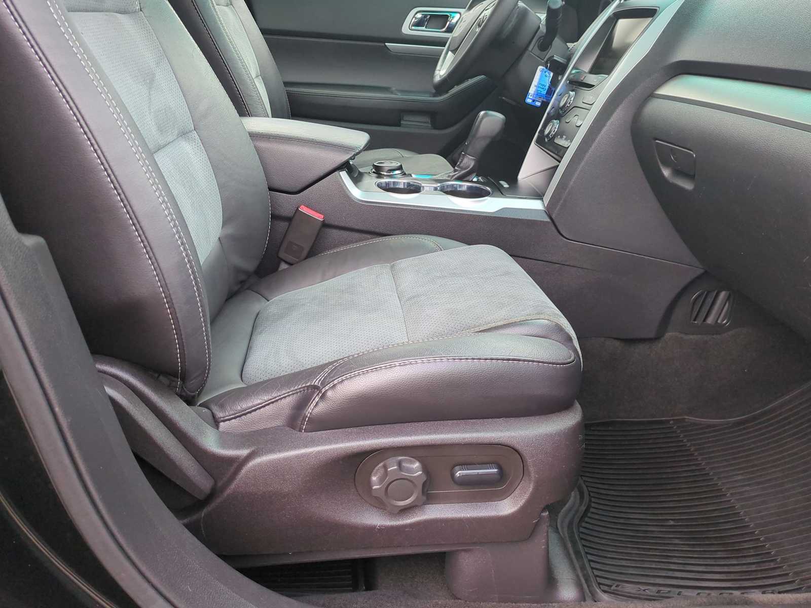 Thumbnail: 2015 Ford Explorer - 23