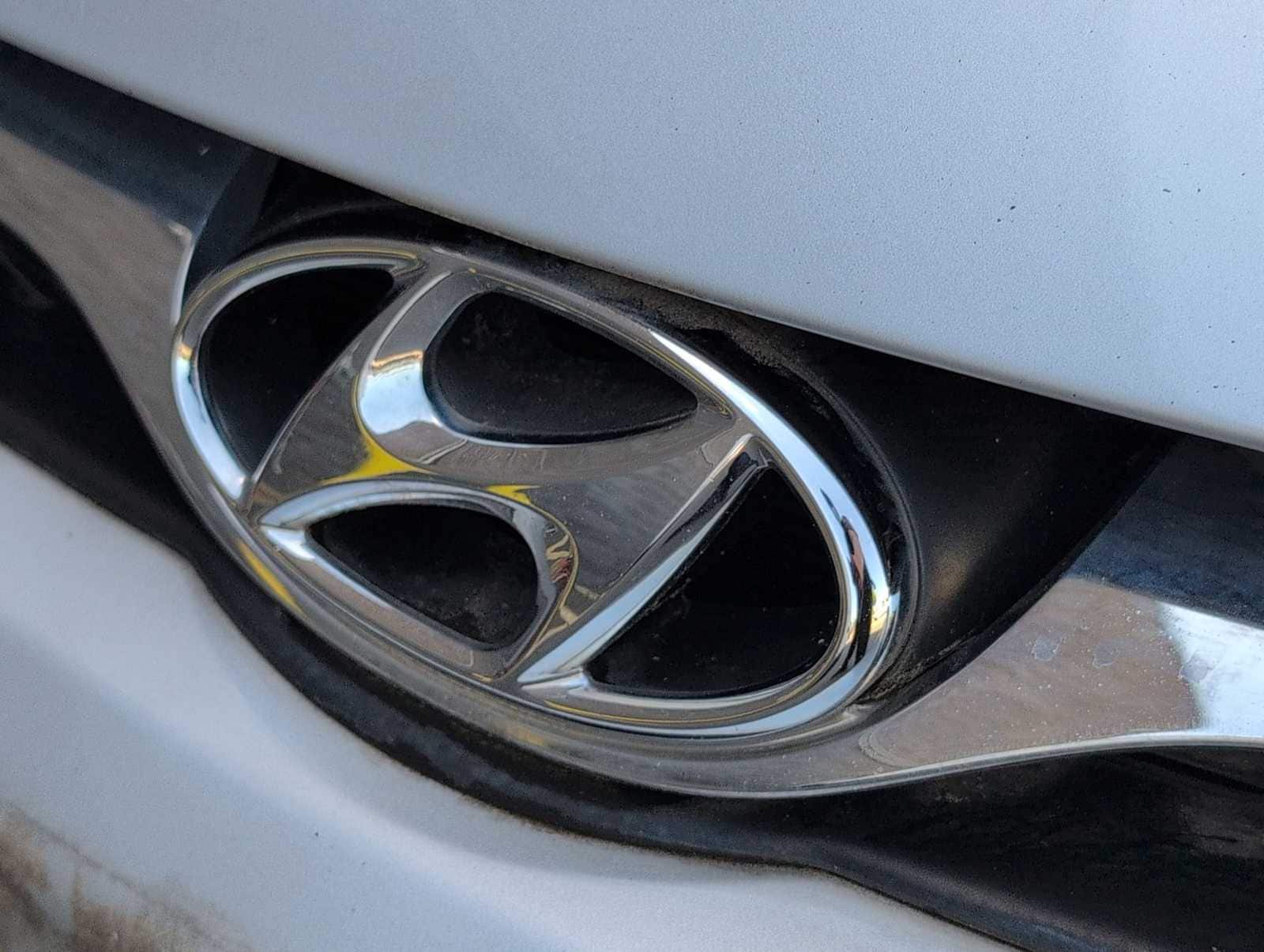 Thumbnail: 2013 Hyundai Elantra - 12