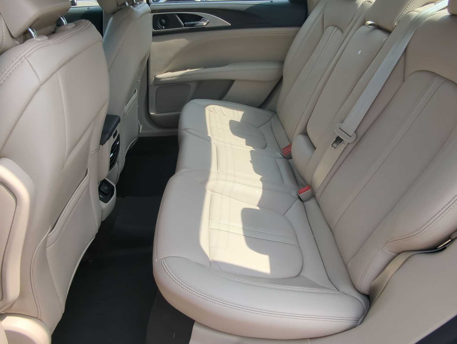 Thumbnail: 2019 Lincoln MKZ - 21