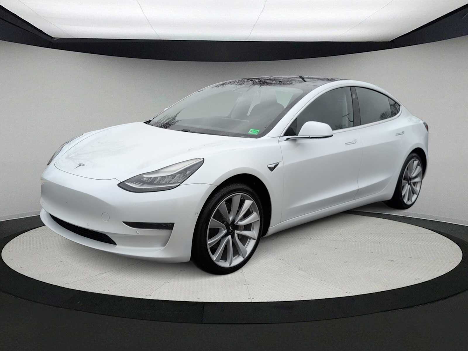 Thumbnail: 2019 Tesla Model 3 - 4