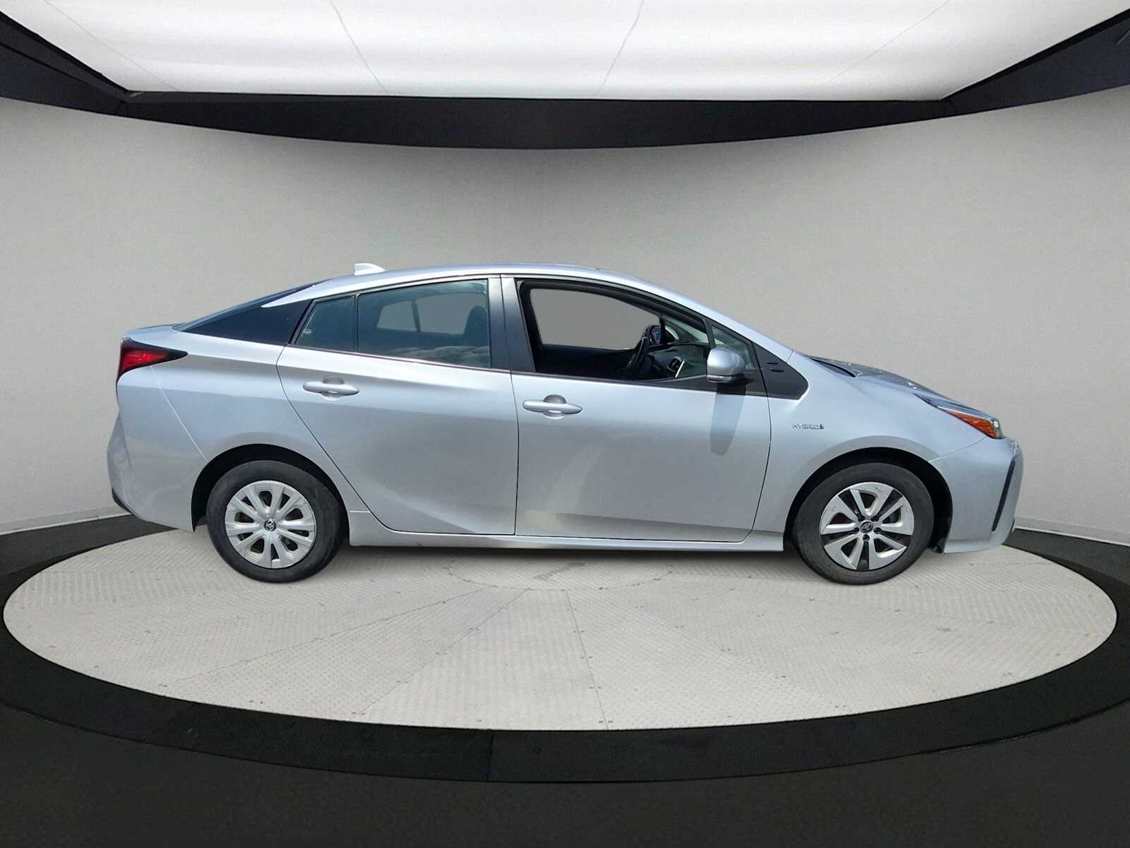 2022 Toyota Prius L Eco - Photo 9