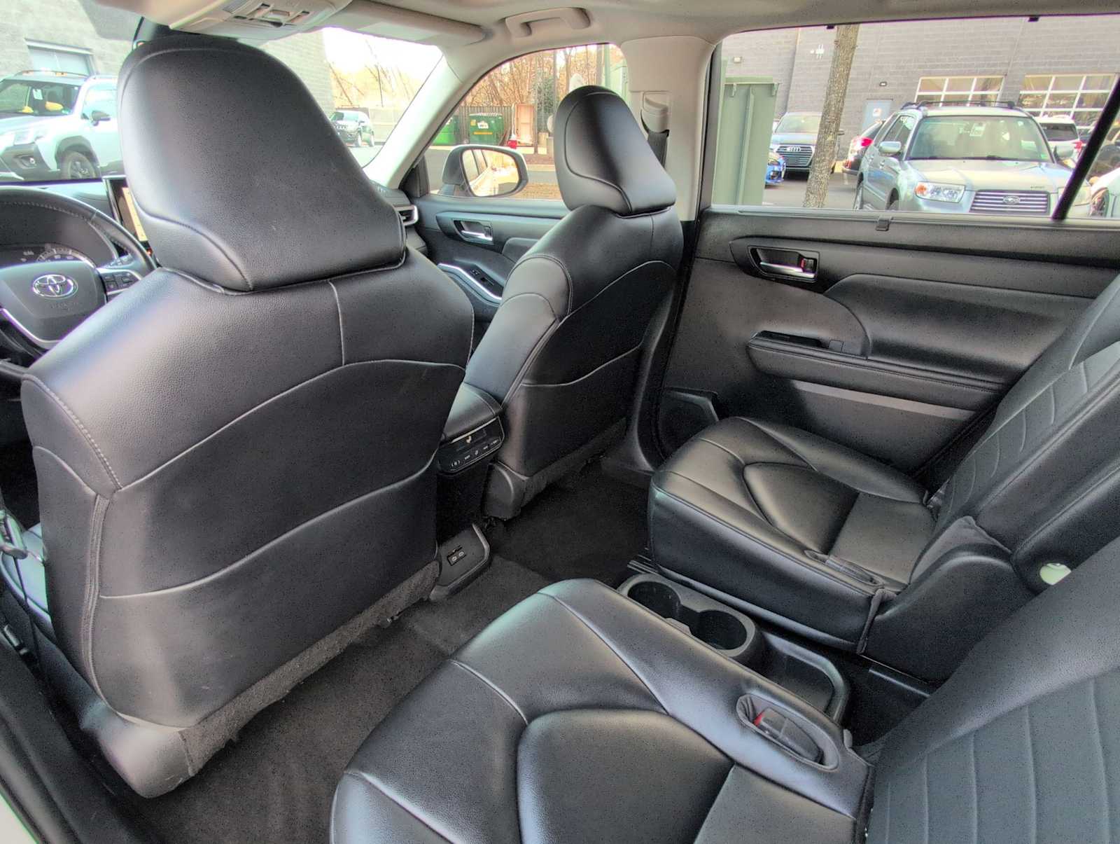 Thumbnail: 2023 Toyota Highlander - 19