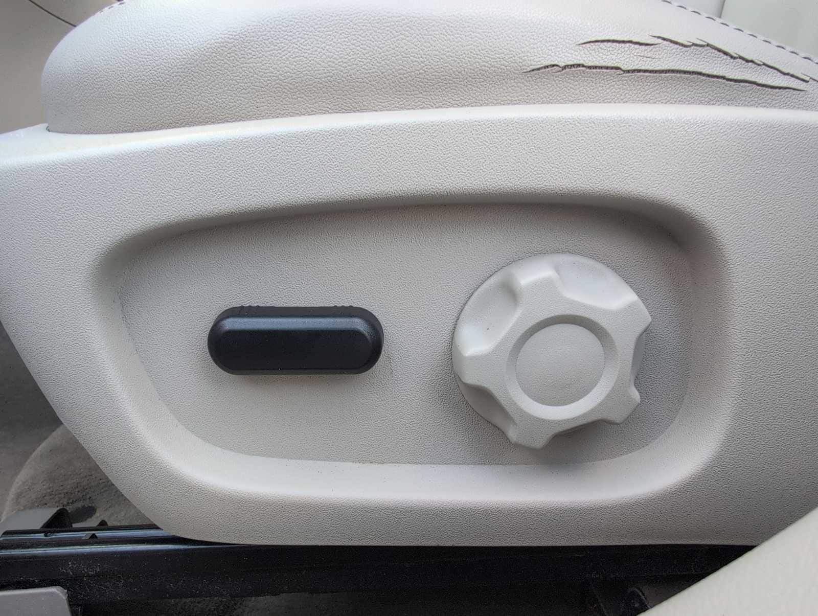 Thumbnail: 2012 Ford Taurus - 18