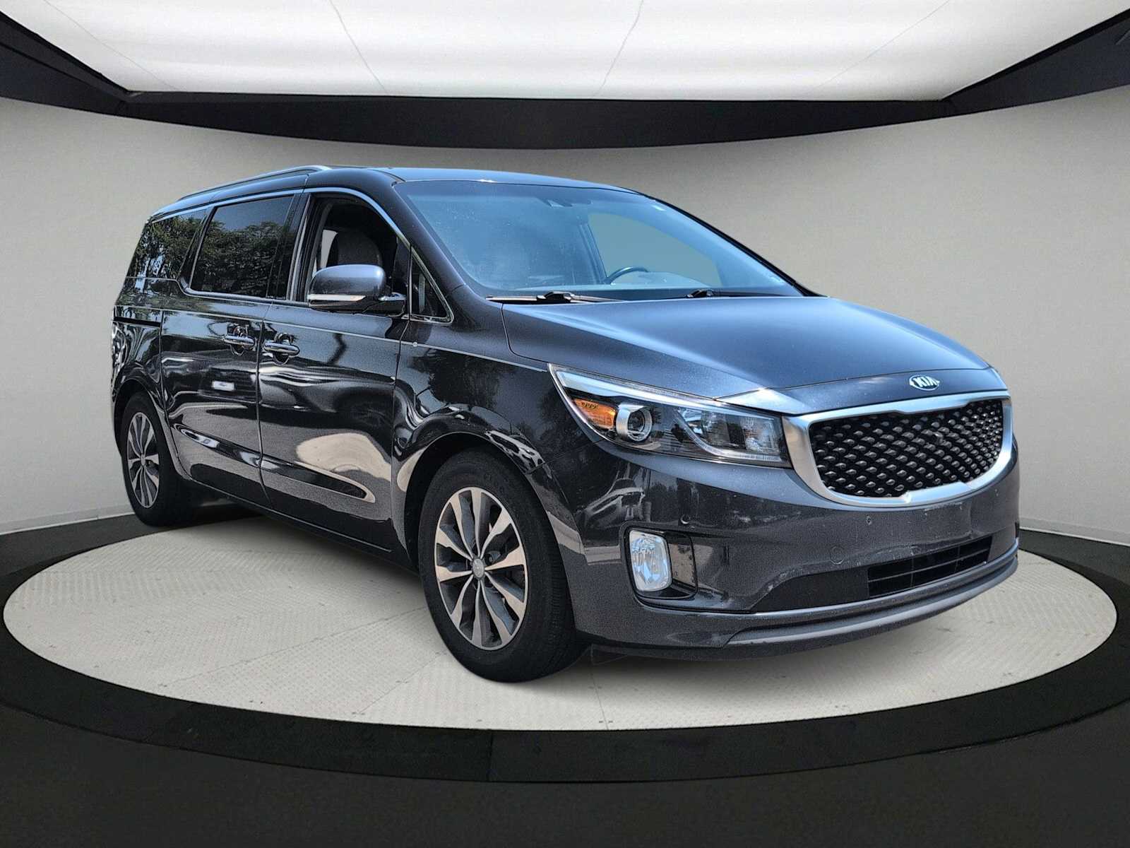 Used 2016 Kia Sedona SX with VIN KNDMC5C18G6110585 for sale in Sterling, VA