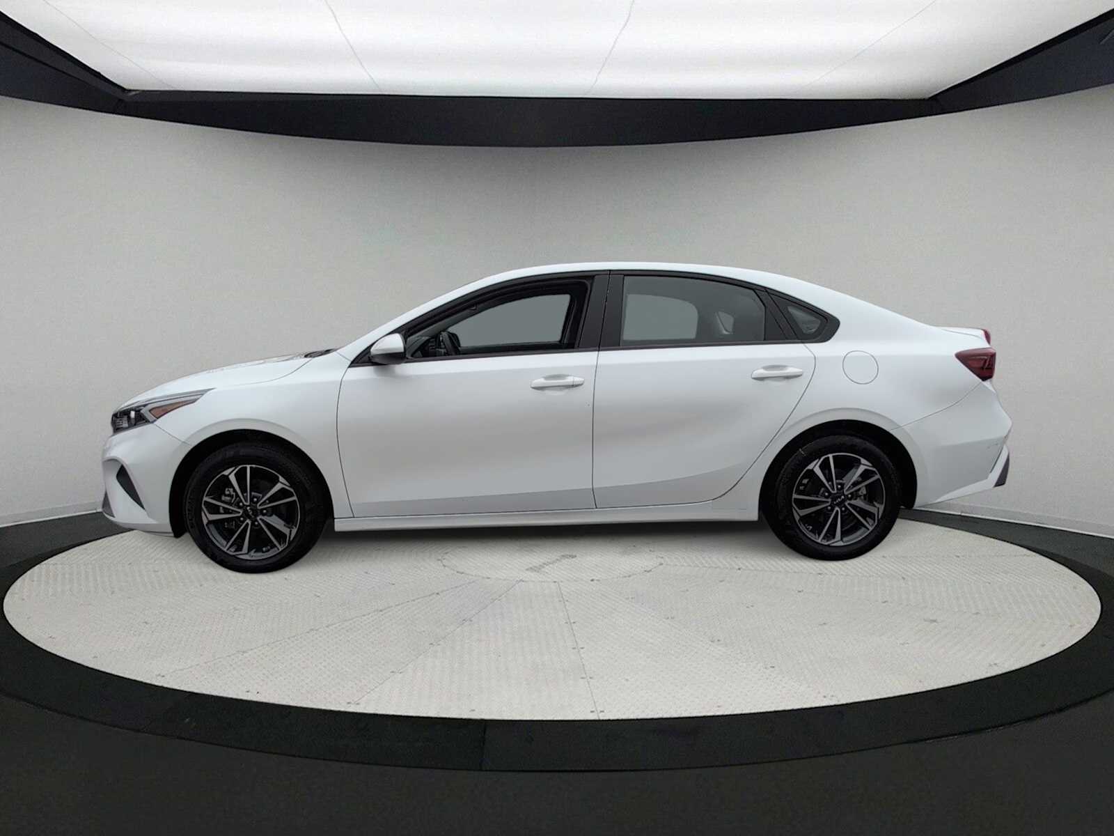 Thumbnail: 2024 Kia Forte - 5