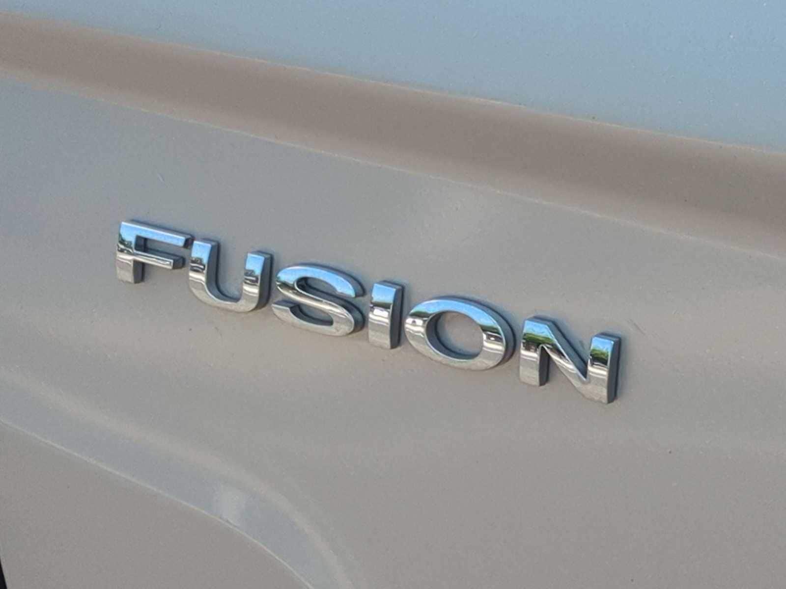 Thumbnail: 2010 Ford Fusion - 12
