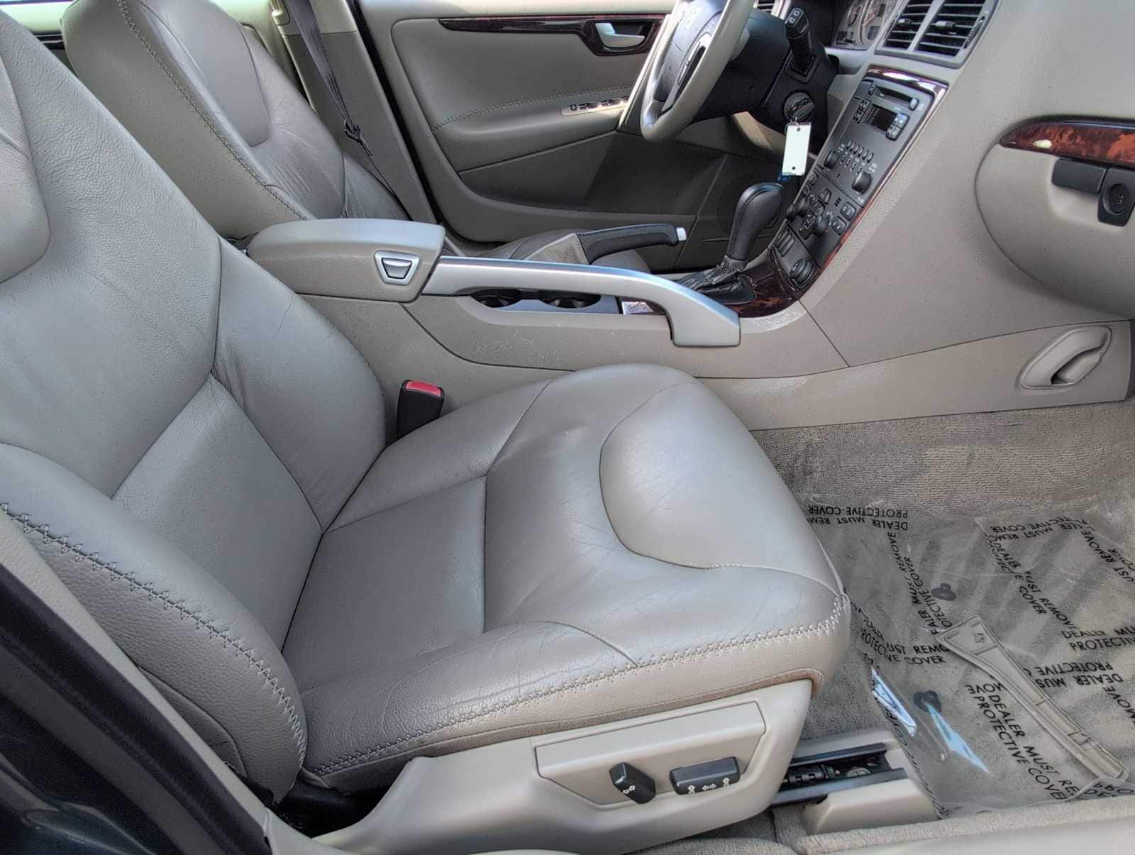 Thumbnail: 2005 Volvo XC70 - 21