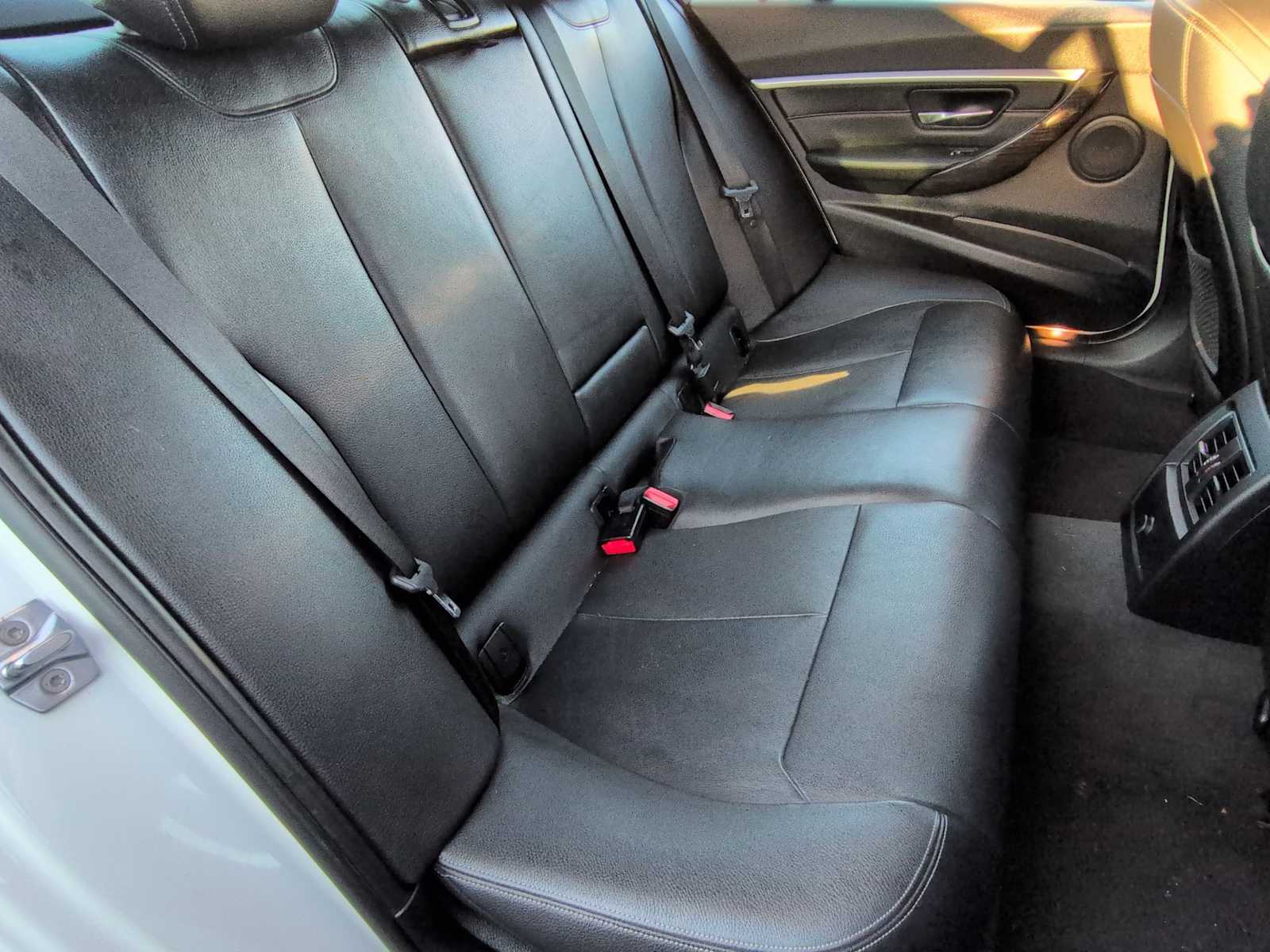 Thumbnail: 2016 BMW 3 Series - 22