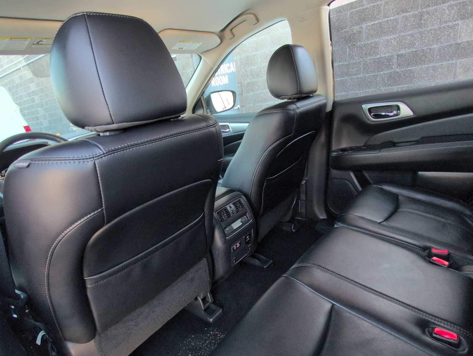 Thumbnail: 2019 Nissan Pathfinder - 19