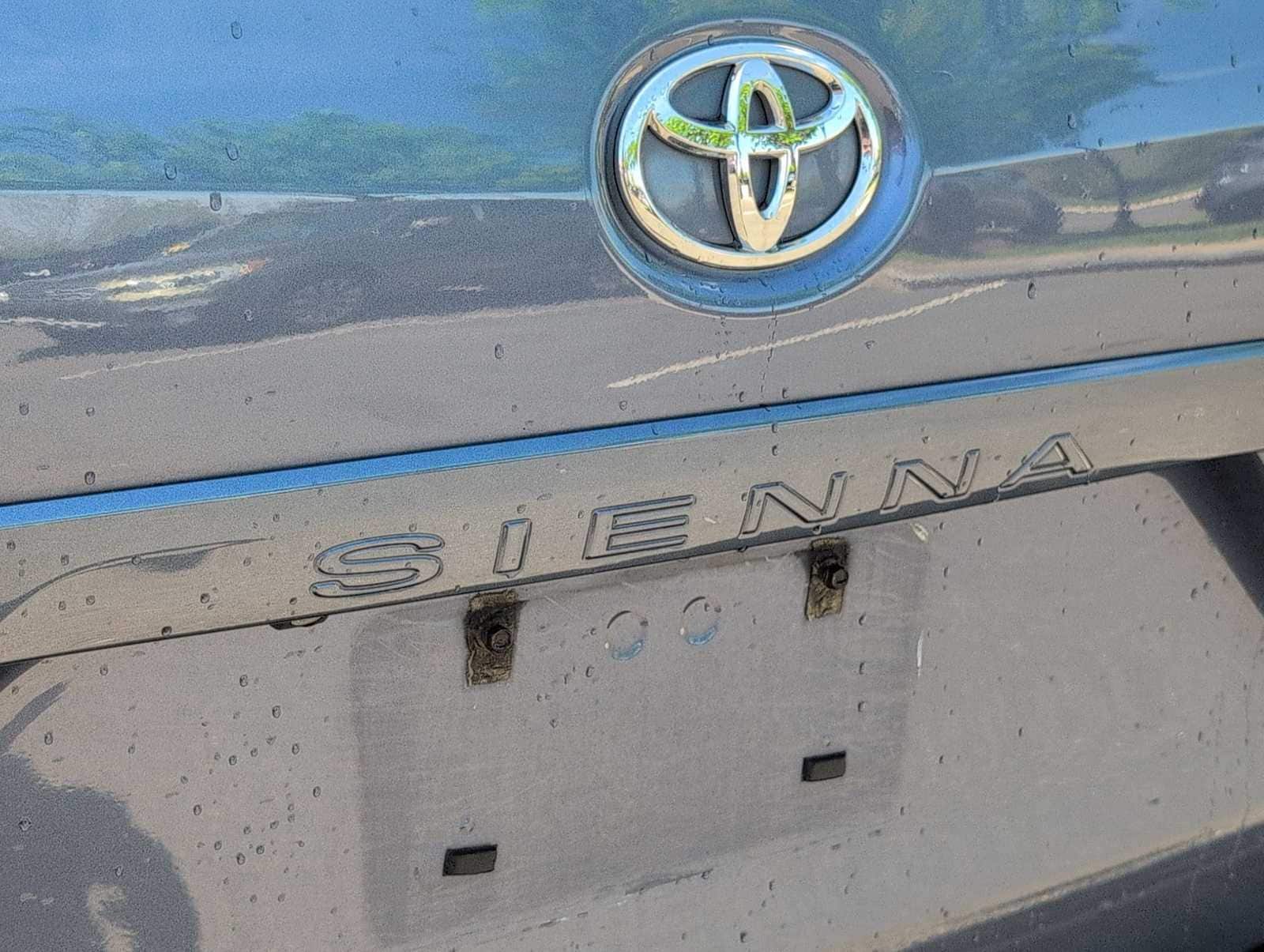 Thumbnail: 2014 Toyota Sienna - 13