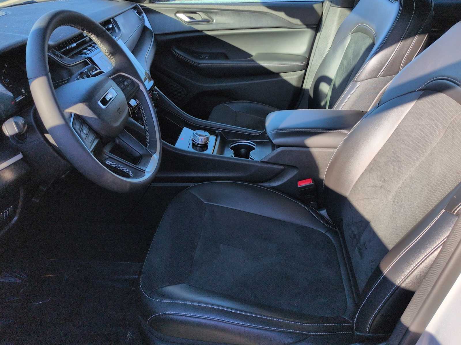 Thumbnail: 2024 Jeep Grand Cherokee - 10