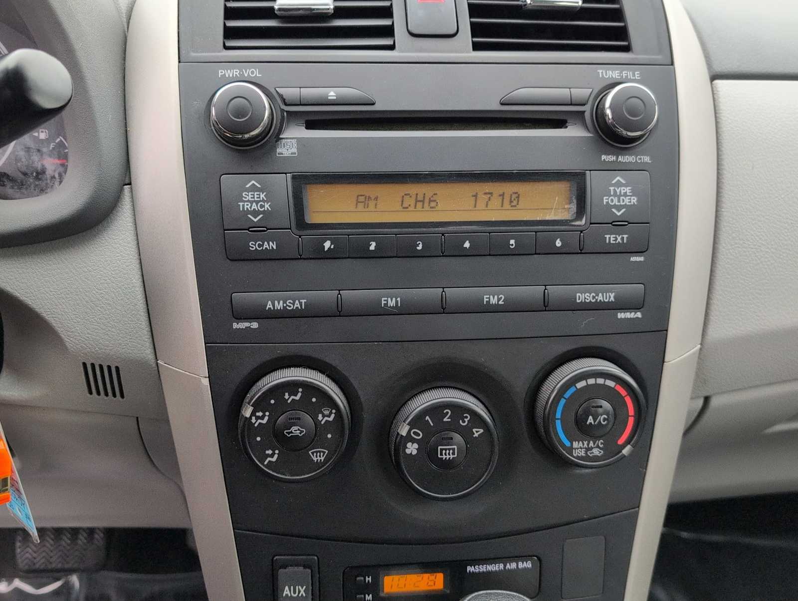 Thumbnail: 2010 Toyota Corolla - 25