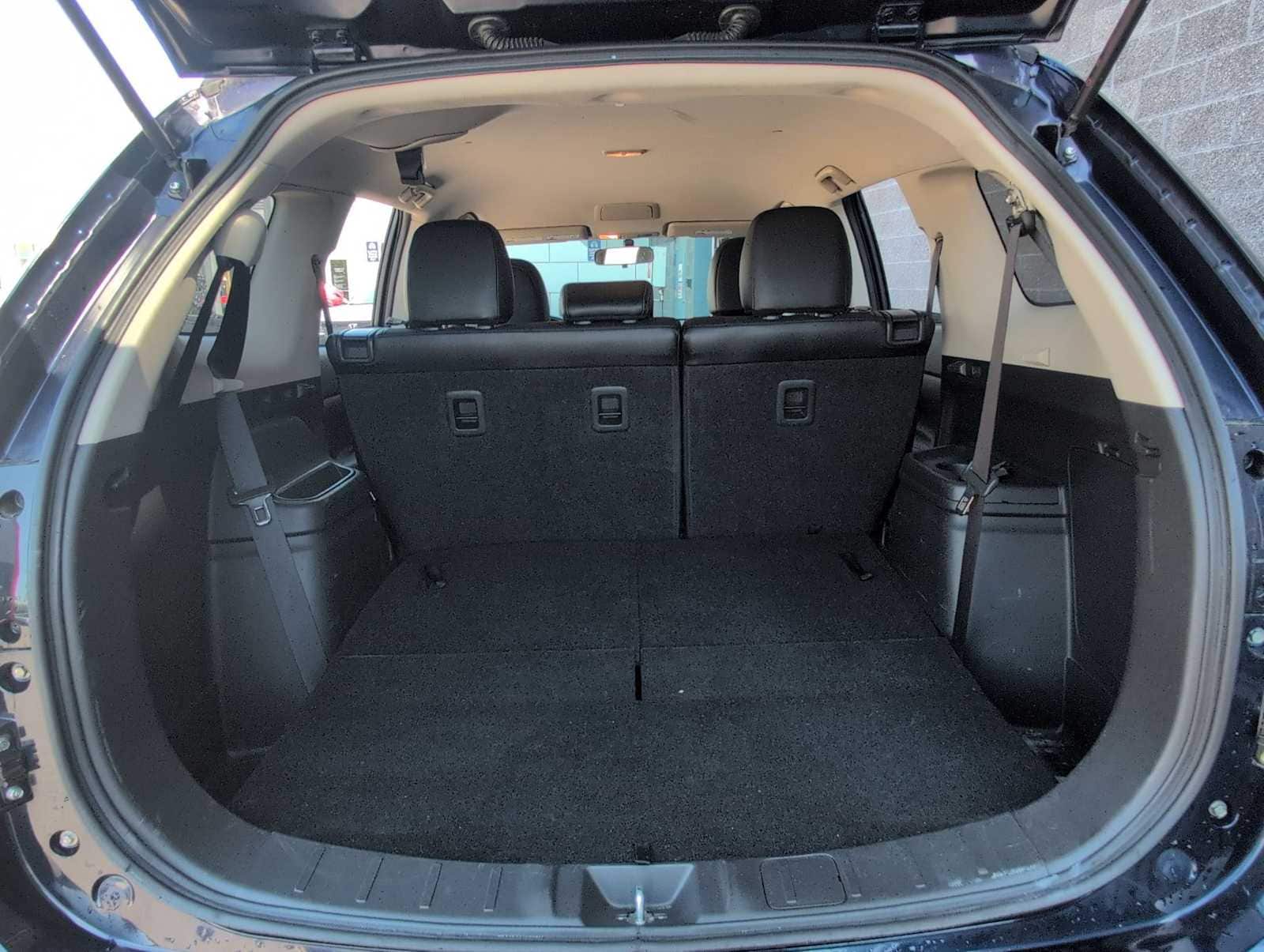 Thumbnail: 2016 Mitsubishi Outlander - 32