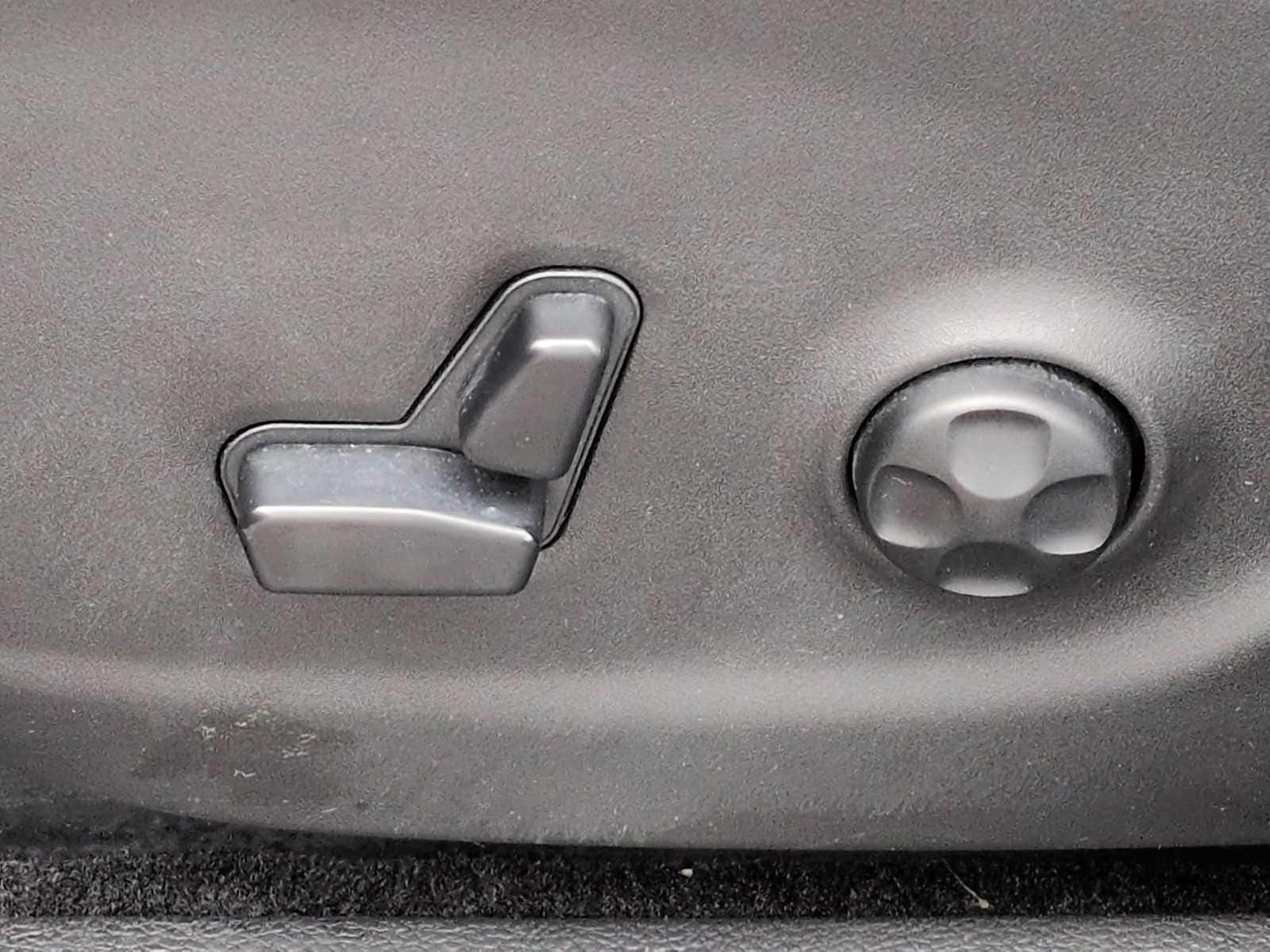 Thumbnail: 2015 Jeep Cherokee - 18