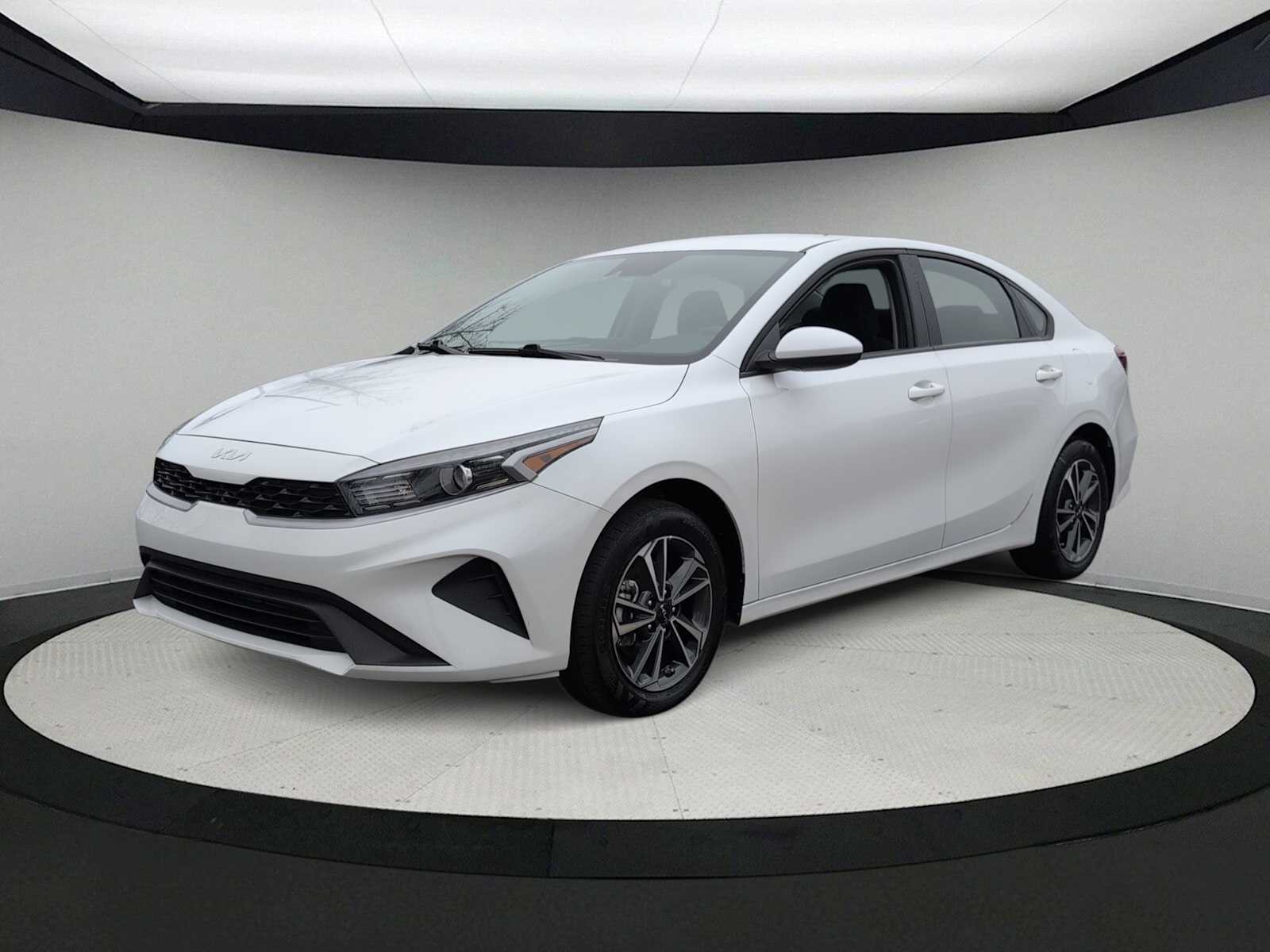 Thumbnail: 2024 Kia Forte - 4