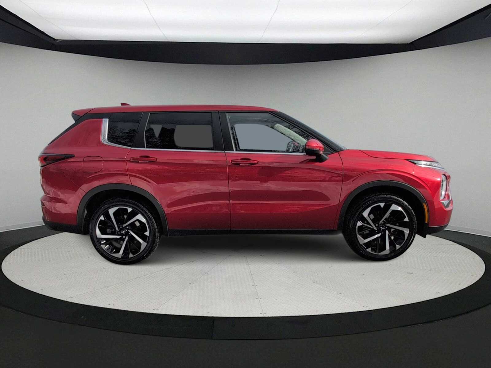 Thumbnail: 2022 Mitsubishi Outlander - 9