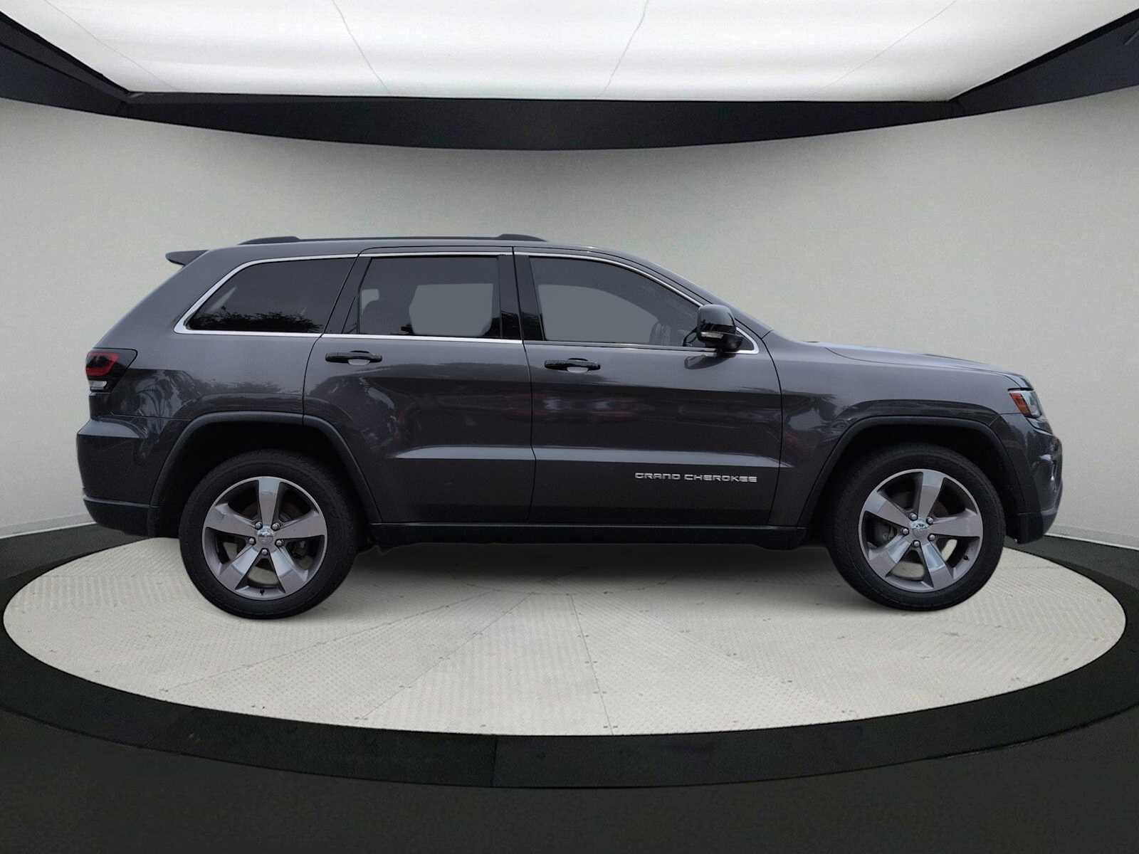 Thumbnail: 2015 Jeep Grand Cherokee - 9
