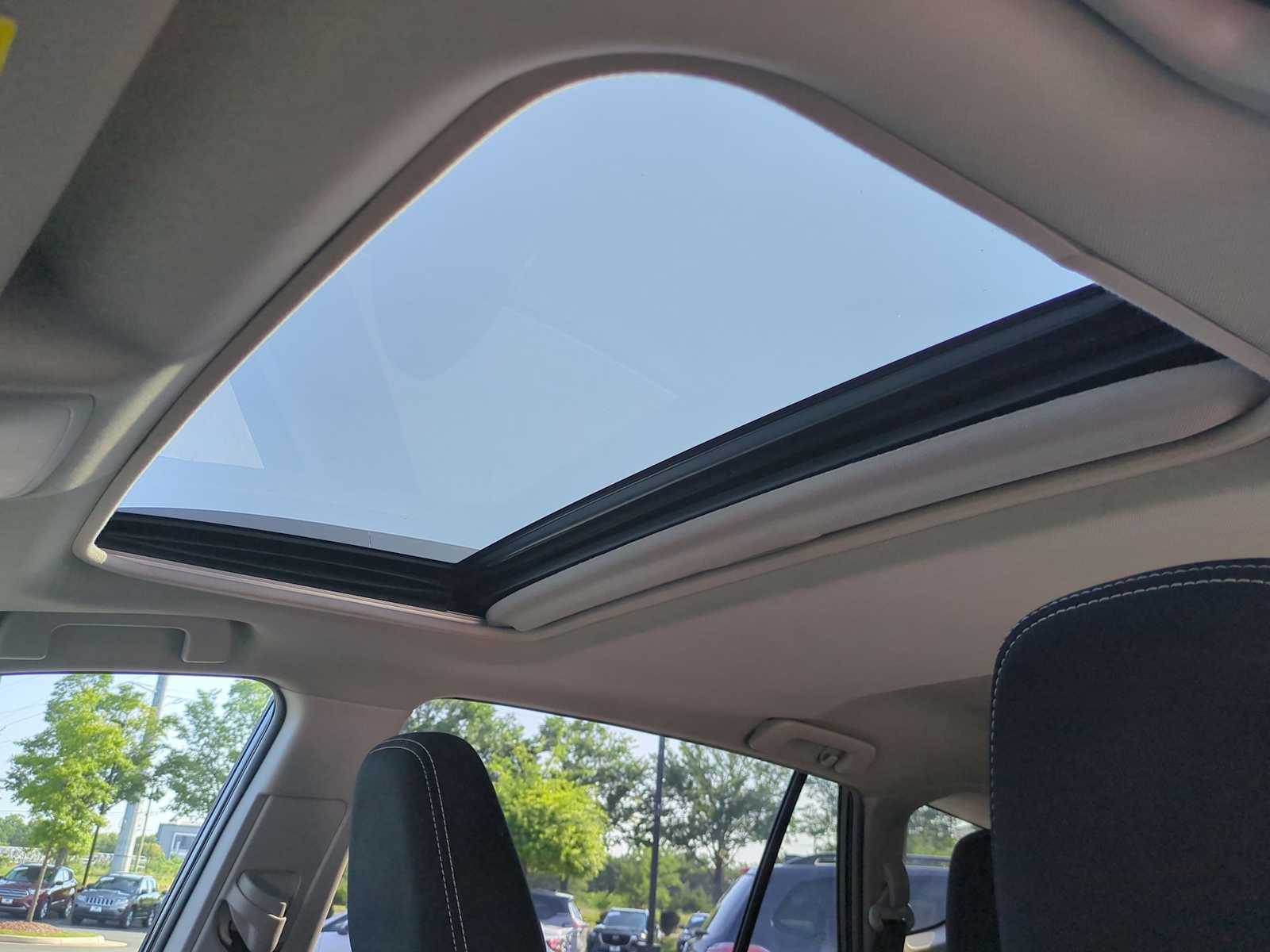 Thumbnail: 2018 Toyota RAV4 - 19