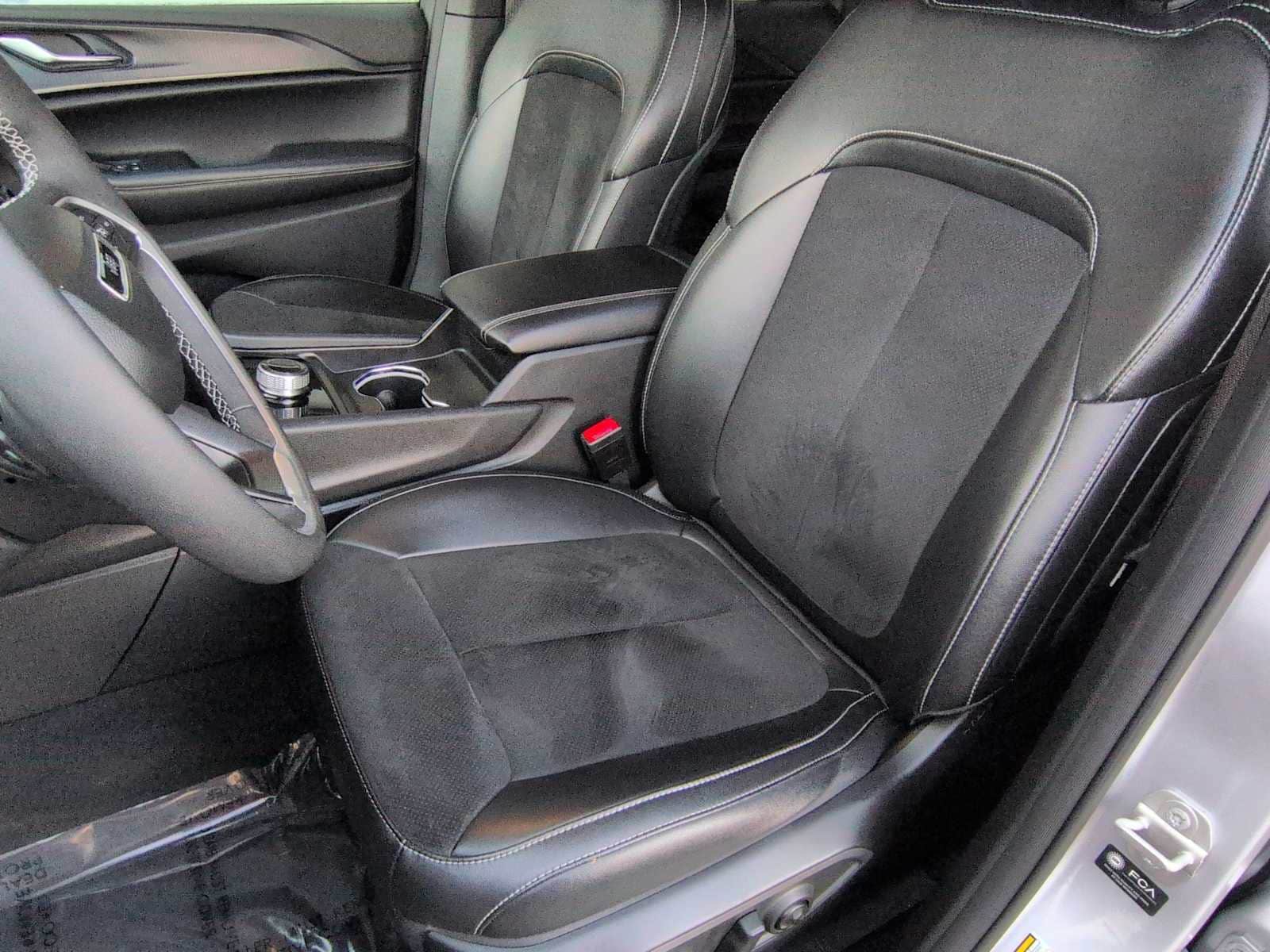 Thumbnail: 2024 Jeep Grand Cherokee - 16