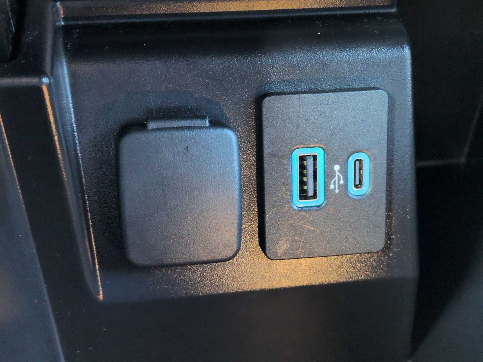 Thumbnail: 2023 Ford Explorer - 31