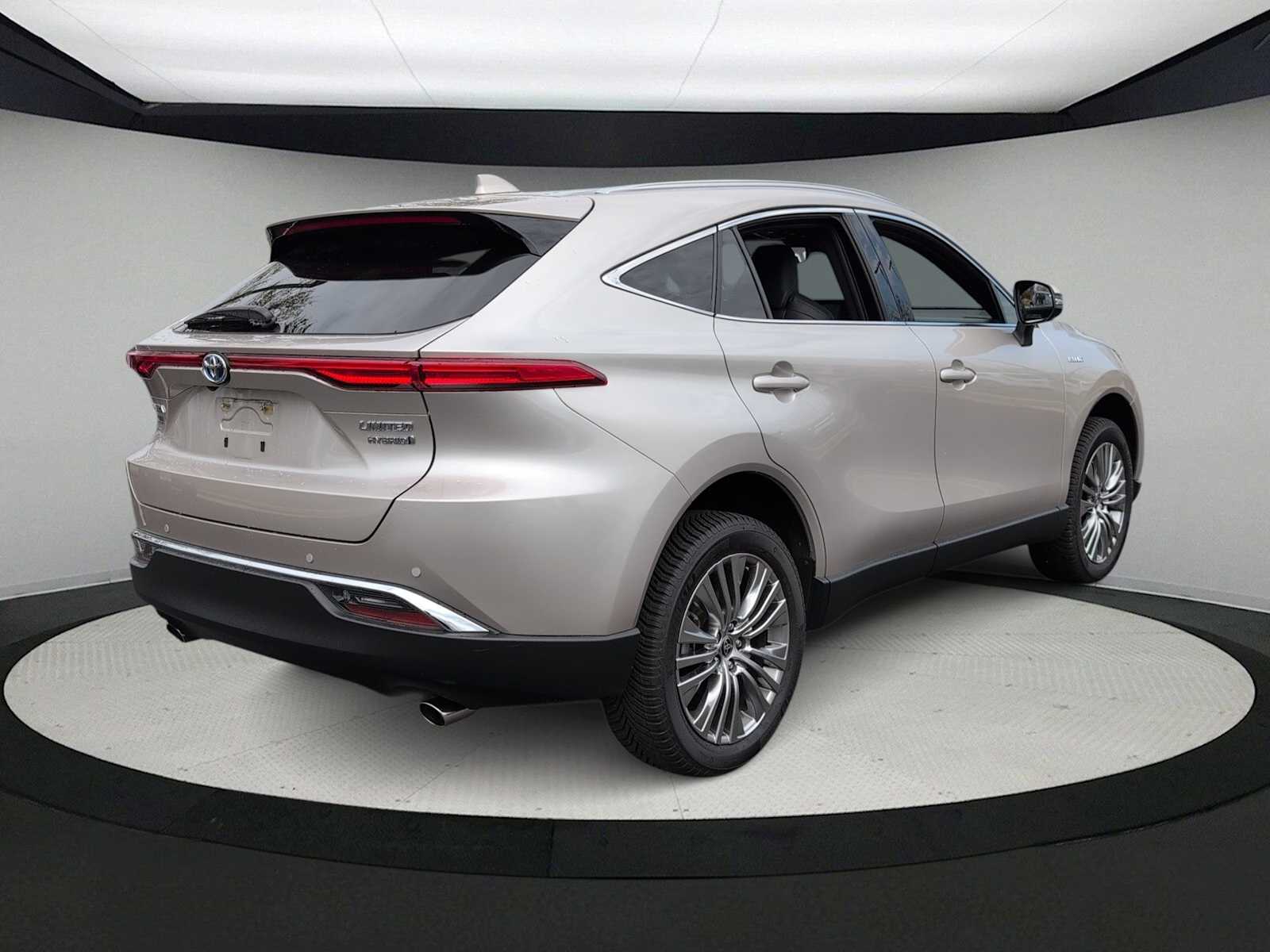Thumbnail: 2021 Toyota Venza - 8