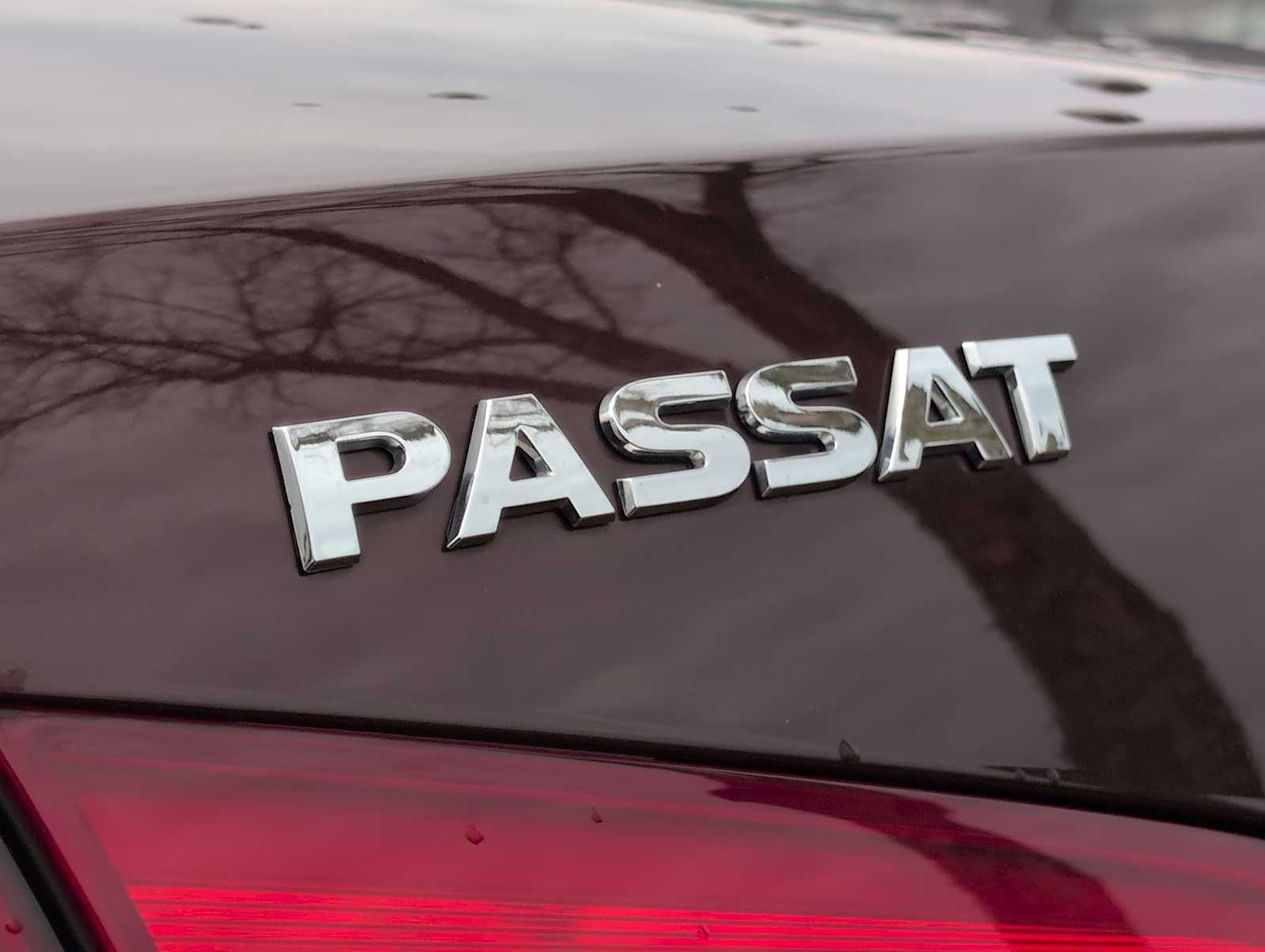 Thumbnail: 2013 Volkswagen Passat - 13
