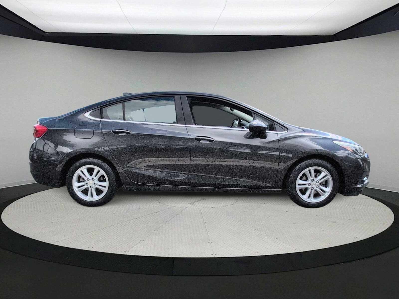 Thumbnail: 2017 Chevrolet Cruze - 9