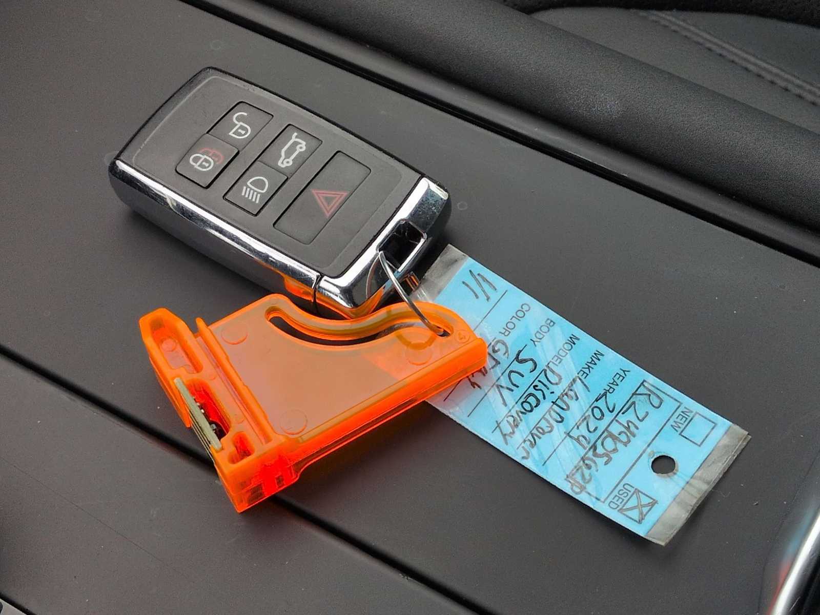 Thumbnail: 2024 Land Rover Discovery - 36