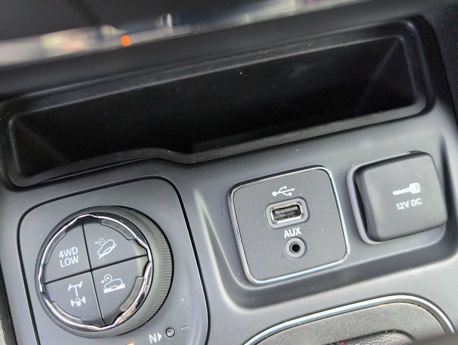 Thumbnail: 2019 Jeep Cherokee - 33