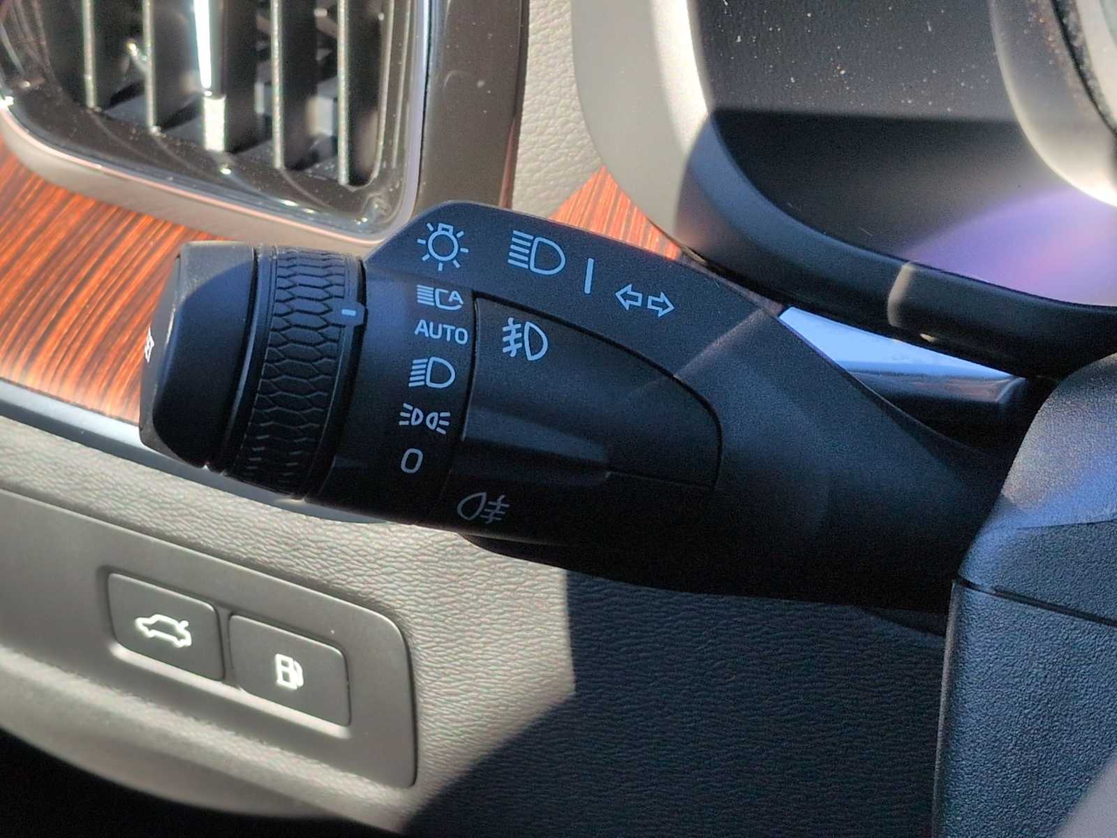 Thumbnail: 2025 Volvo XC60 - 27