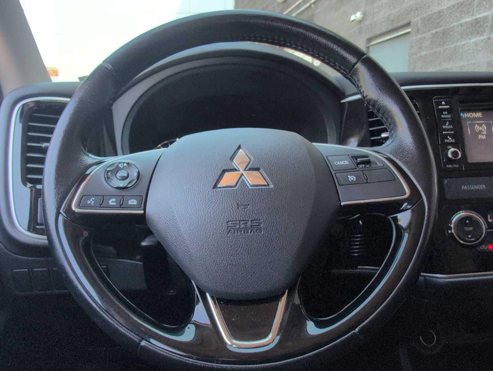 Thumbnail: 2016 Mitsubishi Outlander - 22