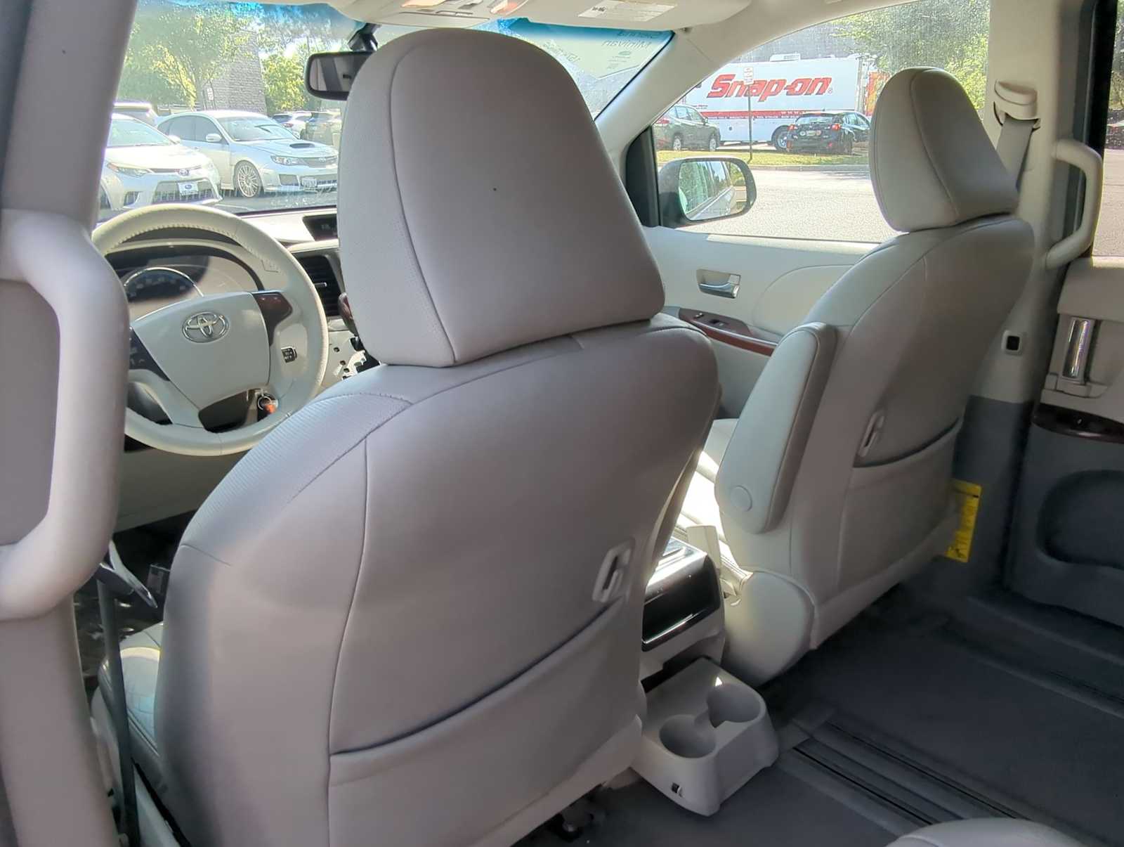 Thumbnail: 2011 Toyota Sienna - 10