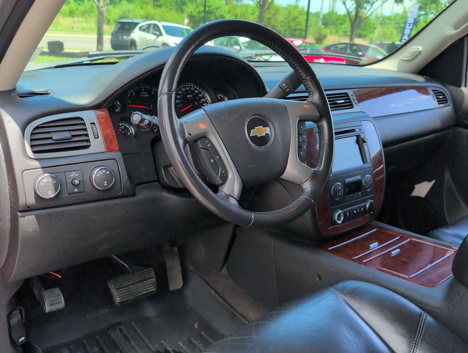 Thumbnail: 2011 Chevrolet Suburban - 10
