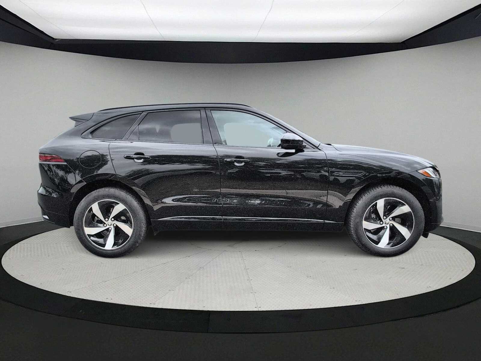 Thumbnail: 2025 Jaguar F-Pace - 9