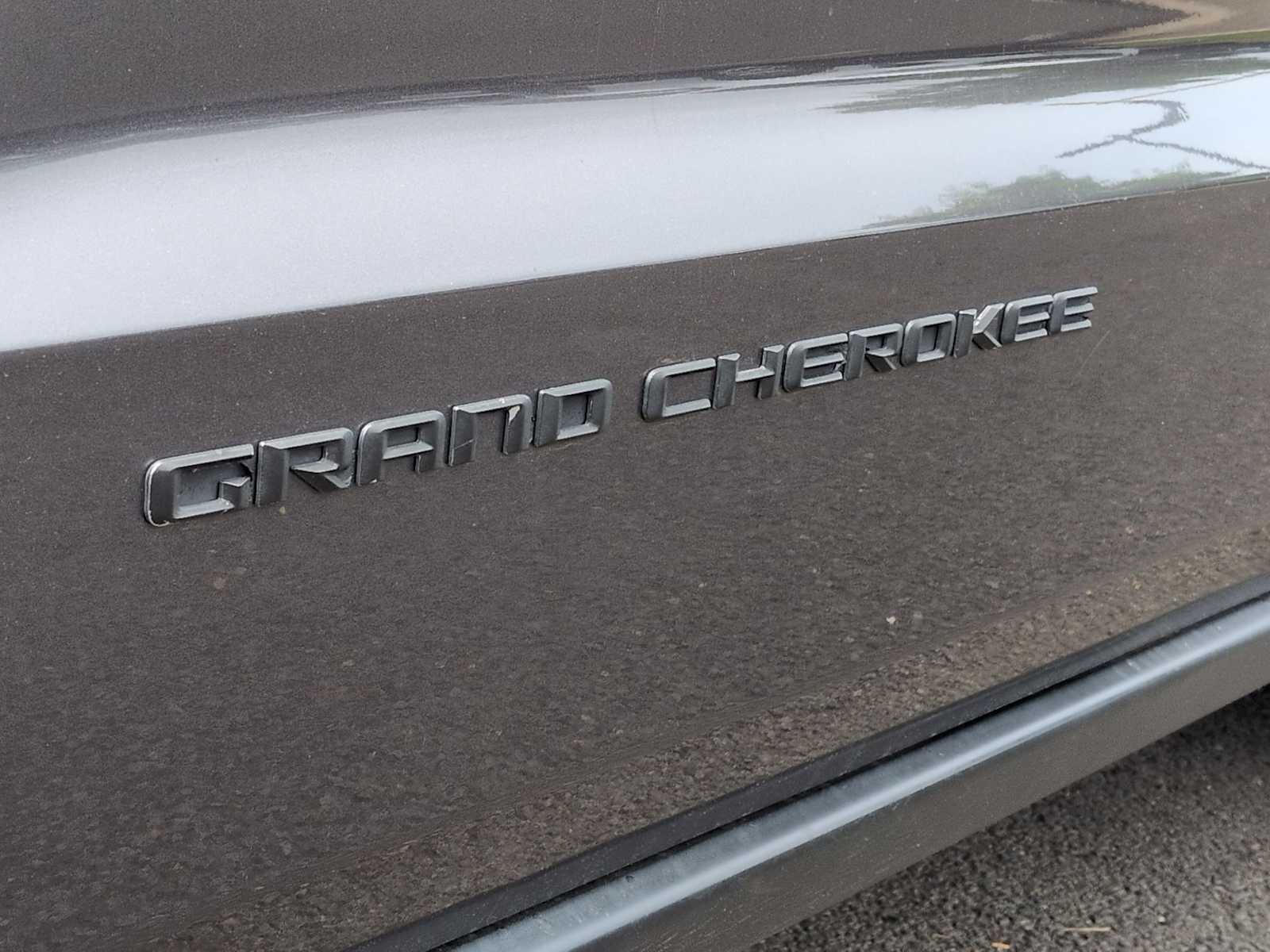 Thumbnail: 2015 Jeep Grand Cherokee - 13