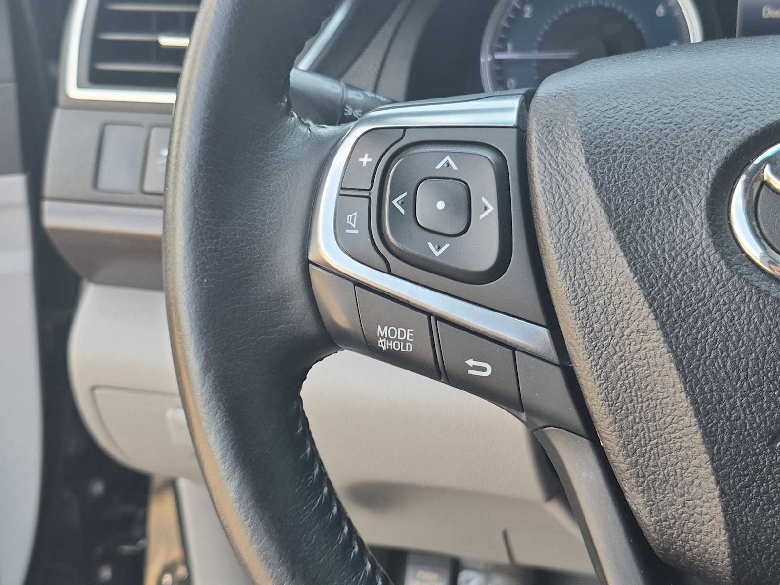 2016 Toyota Camry XLE - Photo 23