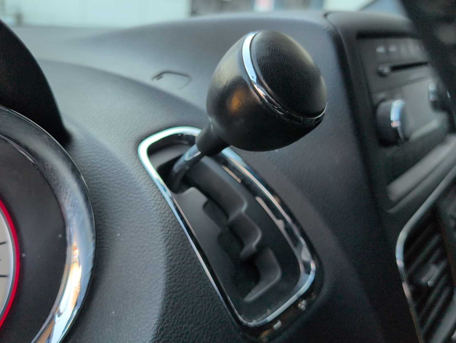 Thumbnail: 2015 Dodge Grand Caravan - 28