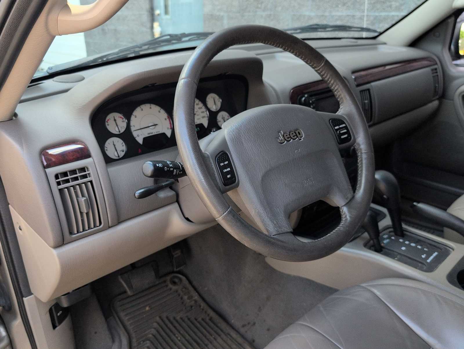 Thumbnail: 2004 Jeep Grand Cherokee - 10