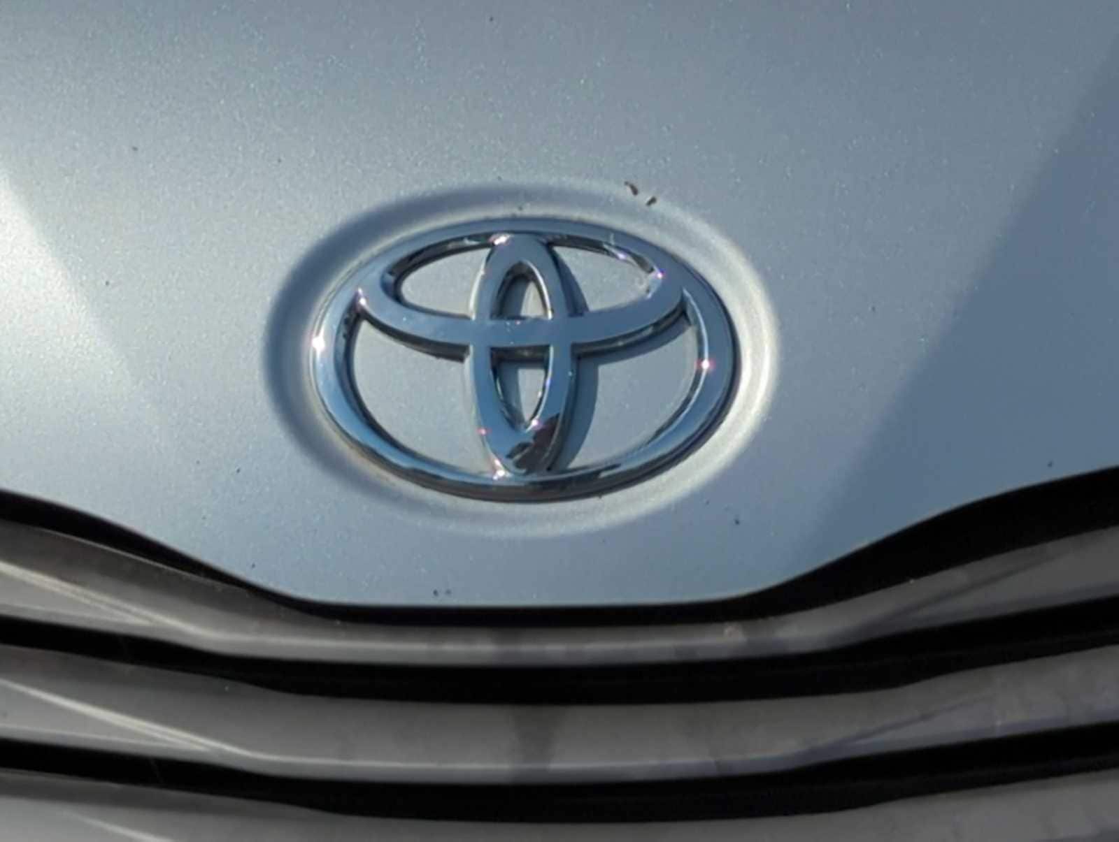Thumbnail: 2011 Toyota Sienna - 4