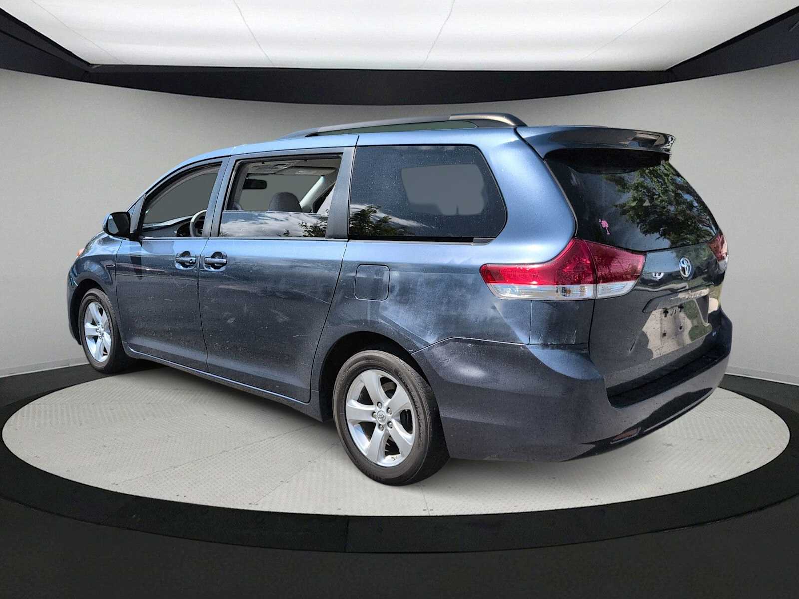 Thumbnail: 2014 Toyota Sienna - 6