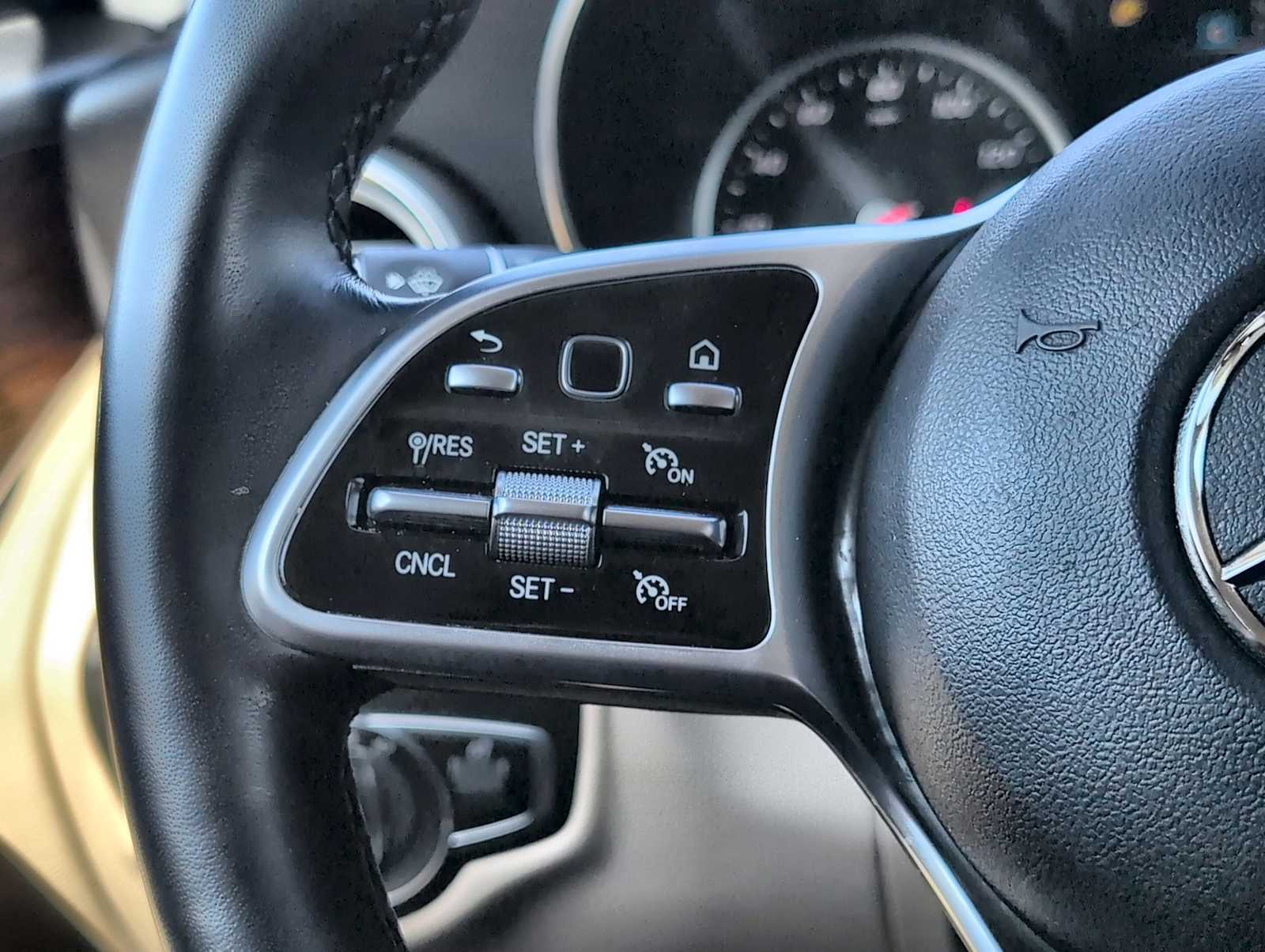 Thumbnail: 2022 Mercedes-Benz GLC - 23