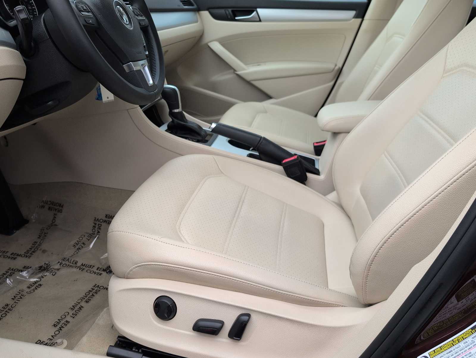 Thumbnail: 2013 Volkswagen Passat - 16