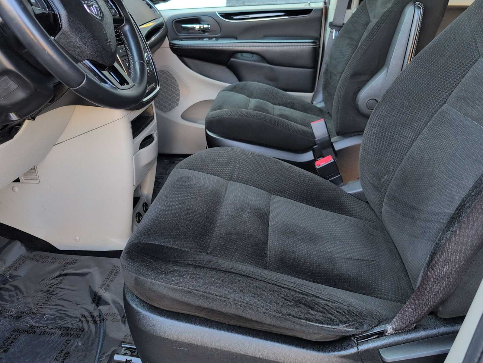 Thumbnail: 2015 Dodge Grand Caravan - 16