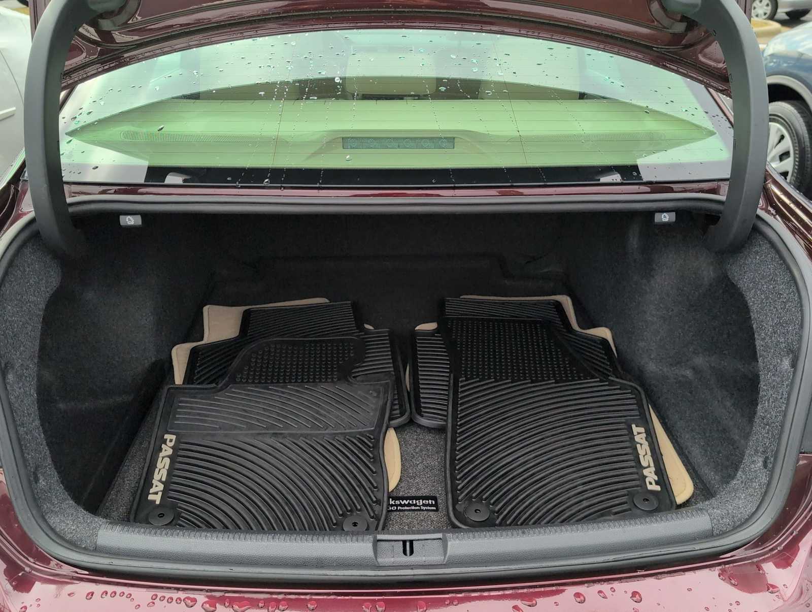 Thumbnail: 2013 Volkswagen Passat - 31