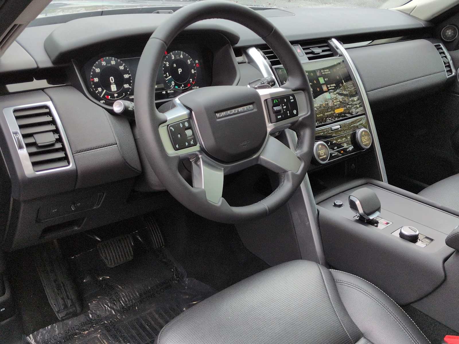 Thumbnail: 2024 Land Rover Discovery - 15