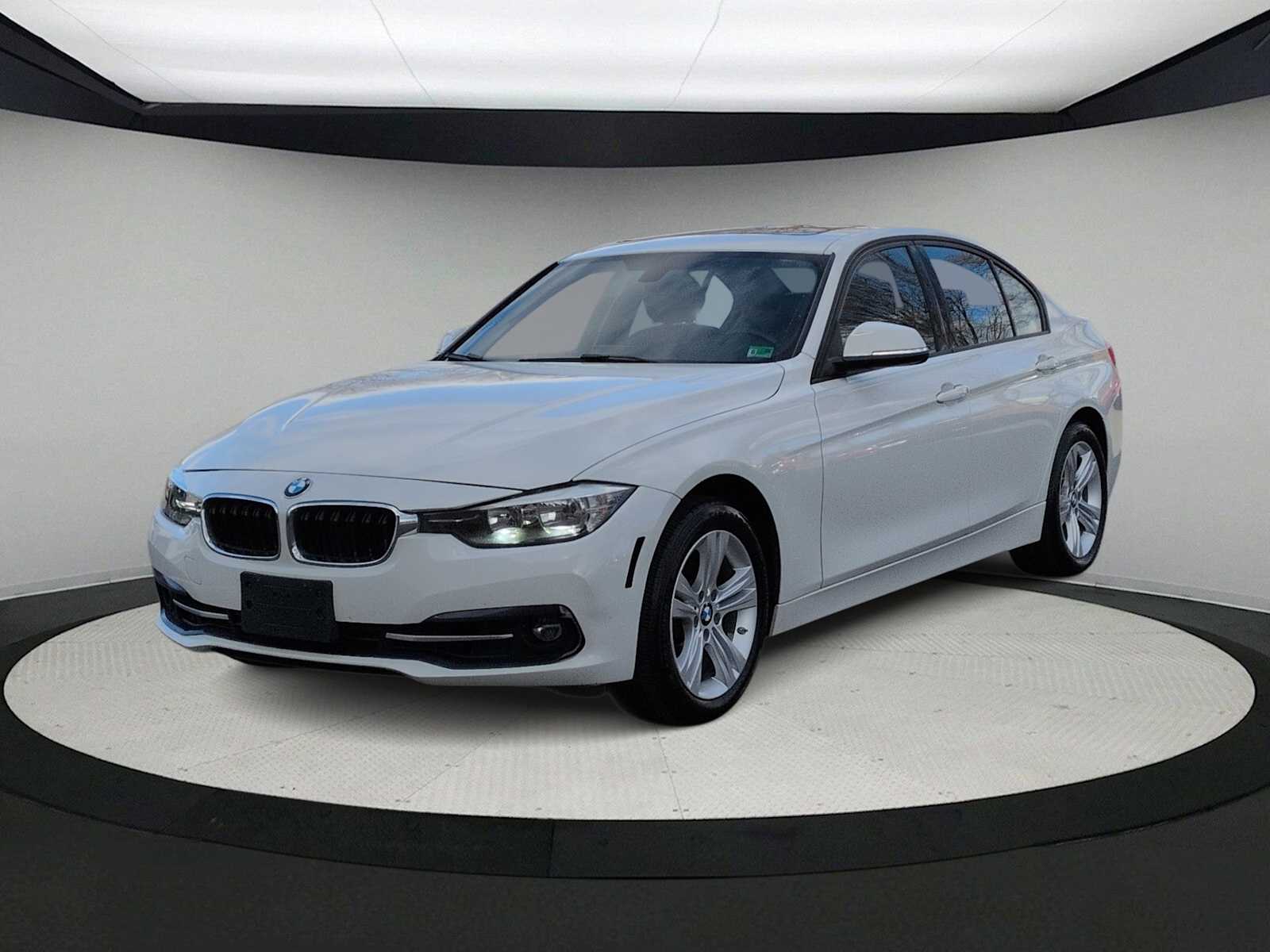 Thumbnail: 2016 BMW 3 Series - 4